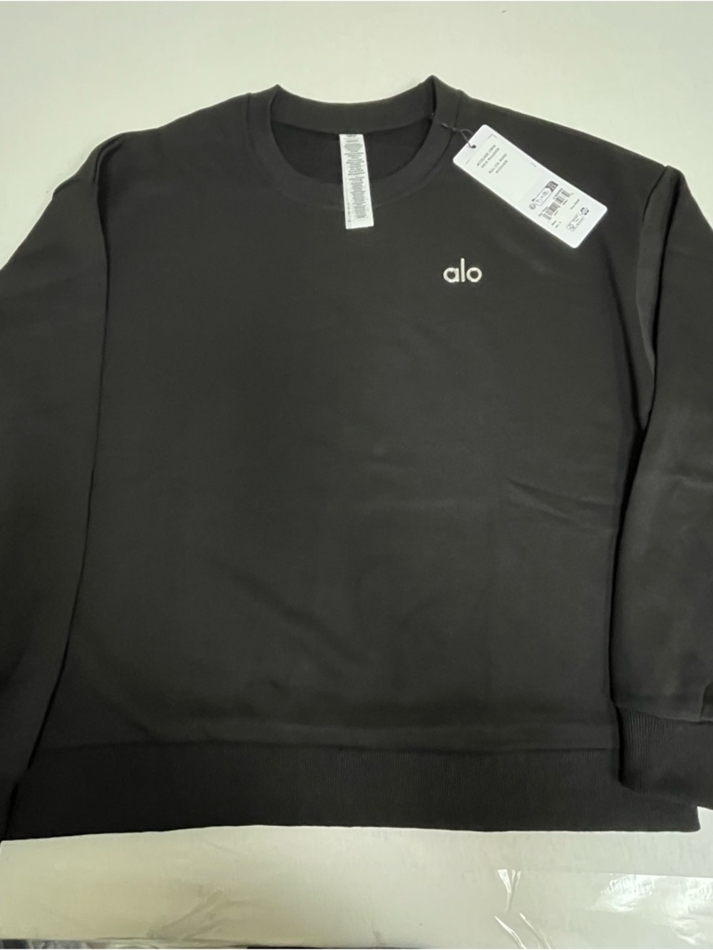 ALO Yoga Accolade Black Crewneck Sweatshirt - Picture 2 of 9